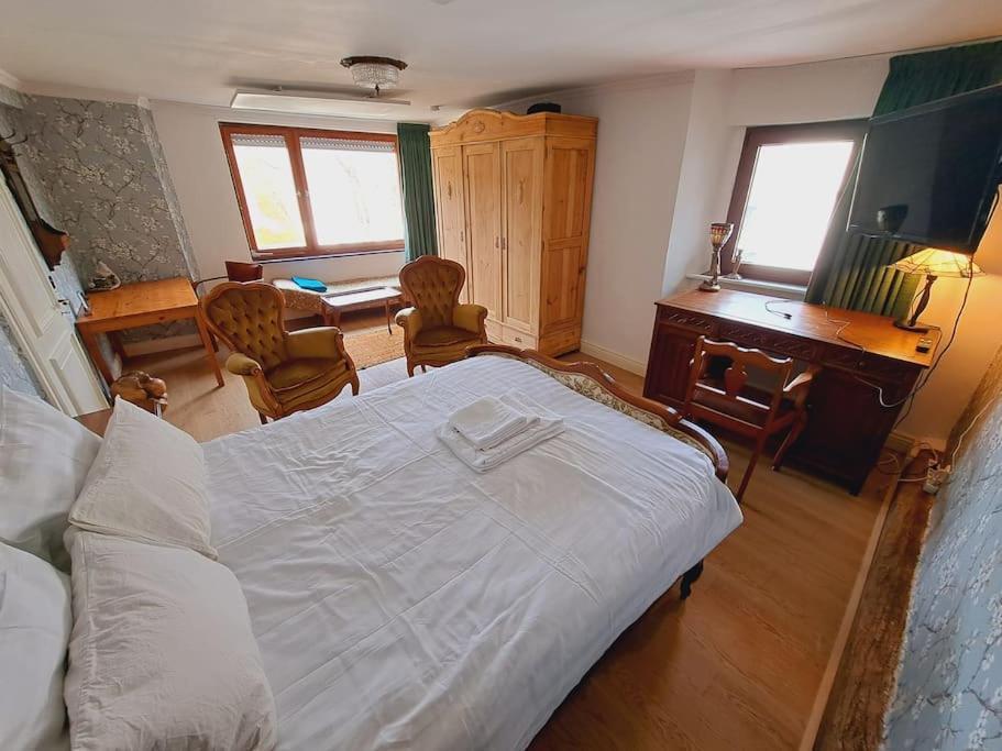 Haus Moselwald - 3 Bedrooms Enkirch Esterno foto